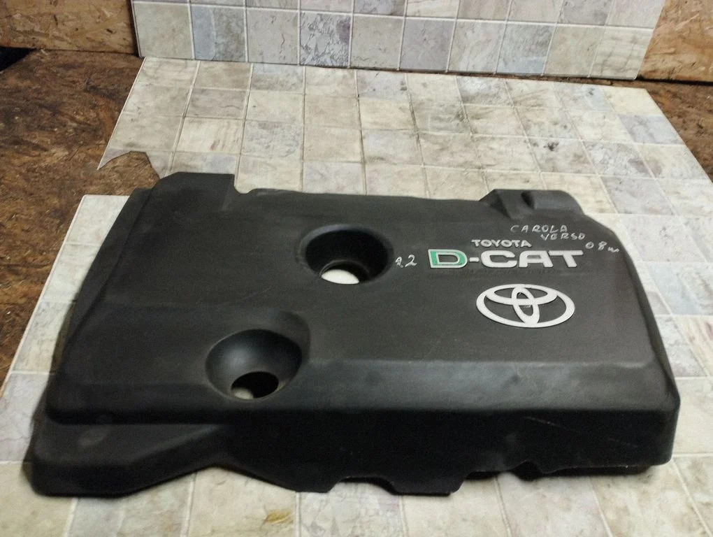 Engine cover (trim) – Toyota Corolla Verso AR10 (2004-2009)