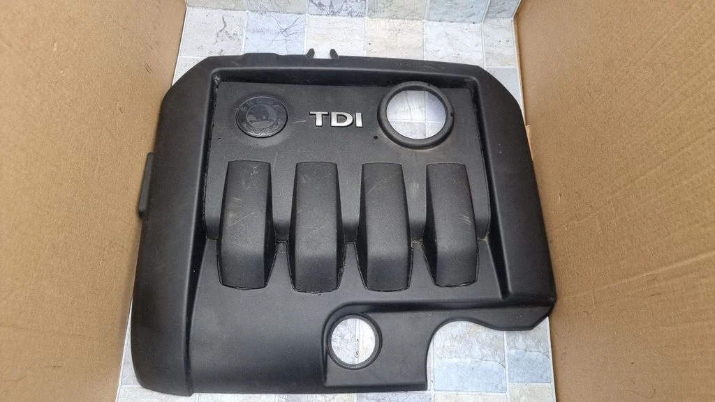Engine cover (trim) 03G103925BN