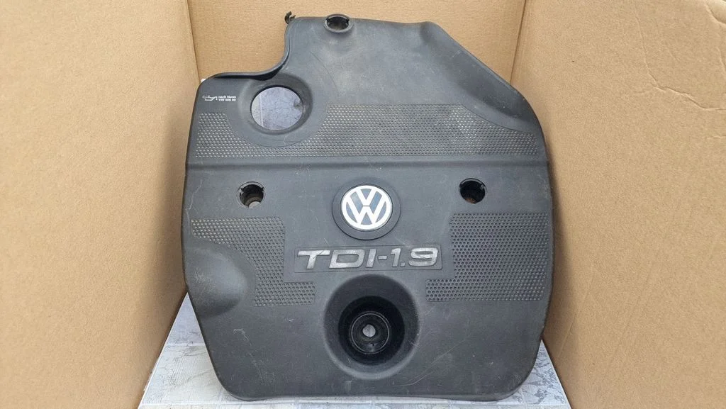 Engine cover (trim) 038103925