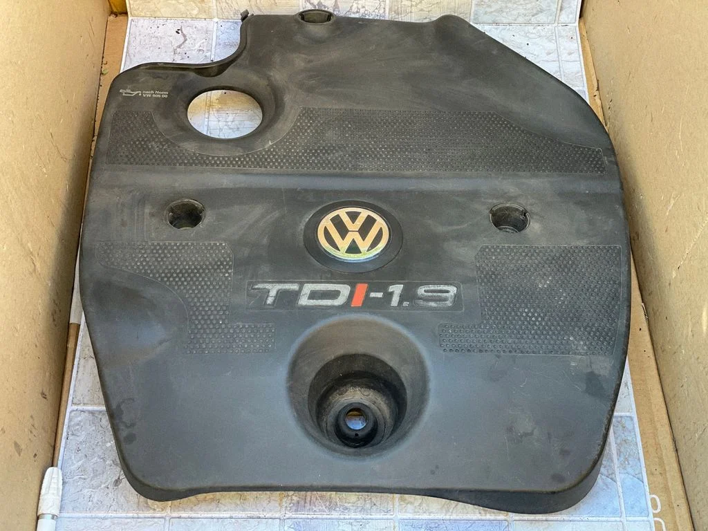 Dzinēja pārsegs (apdare) – Volkswagen Golf IV (1998-2005)
