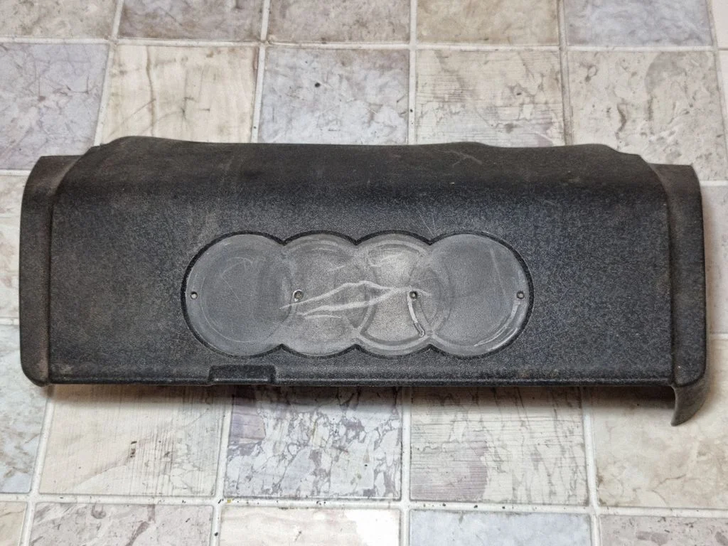 Engine cover (trim) – Audi Q7 4L (2005-2015)