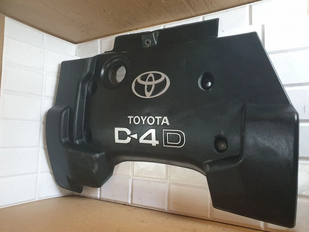 Engine cover (trim) – Toyota Corolla Verso E121 (2004-2007)