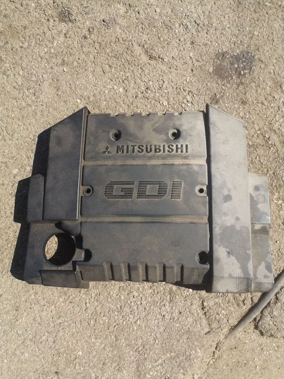 Engine cover (trim) MR912098
