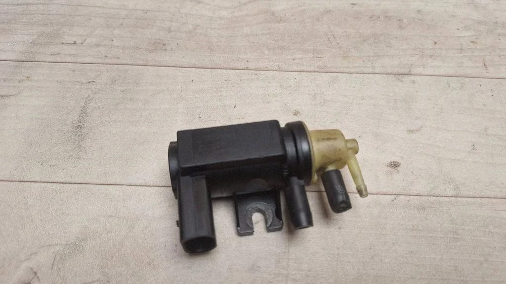 Zawór elektromagnetyczny turbo 1K0906627A