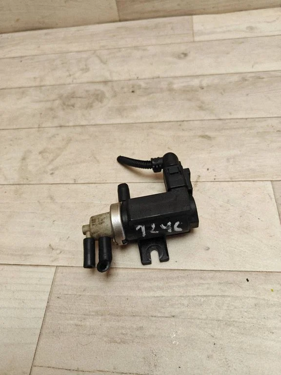 Zawór elektromagnetyczny turbo 1J0906627A