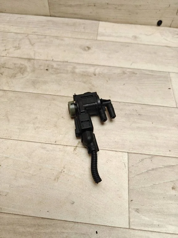 Zawór elektromagnetyczny turbo 1J0906283C