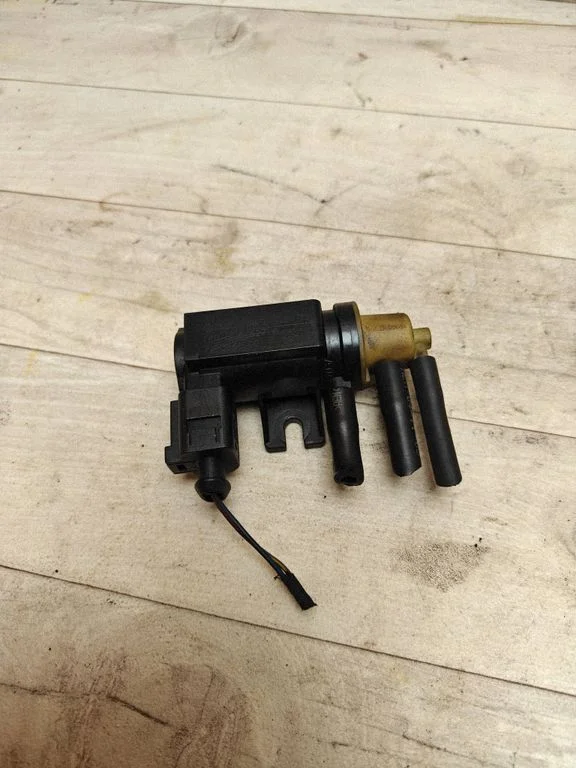 Zawór elektromagnetyczny turbo 1K0906627A