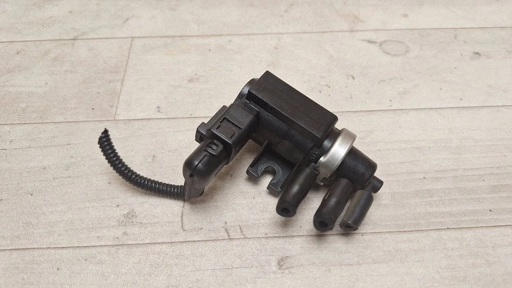 Zawór elektromagnetyczny turbo 1J0906627C