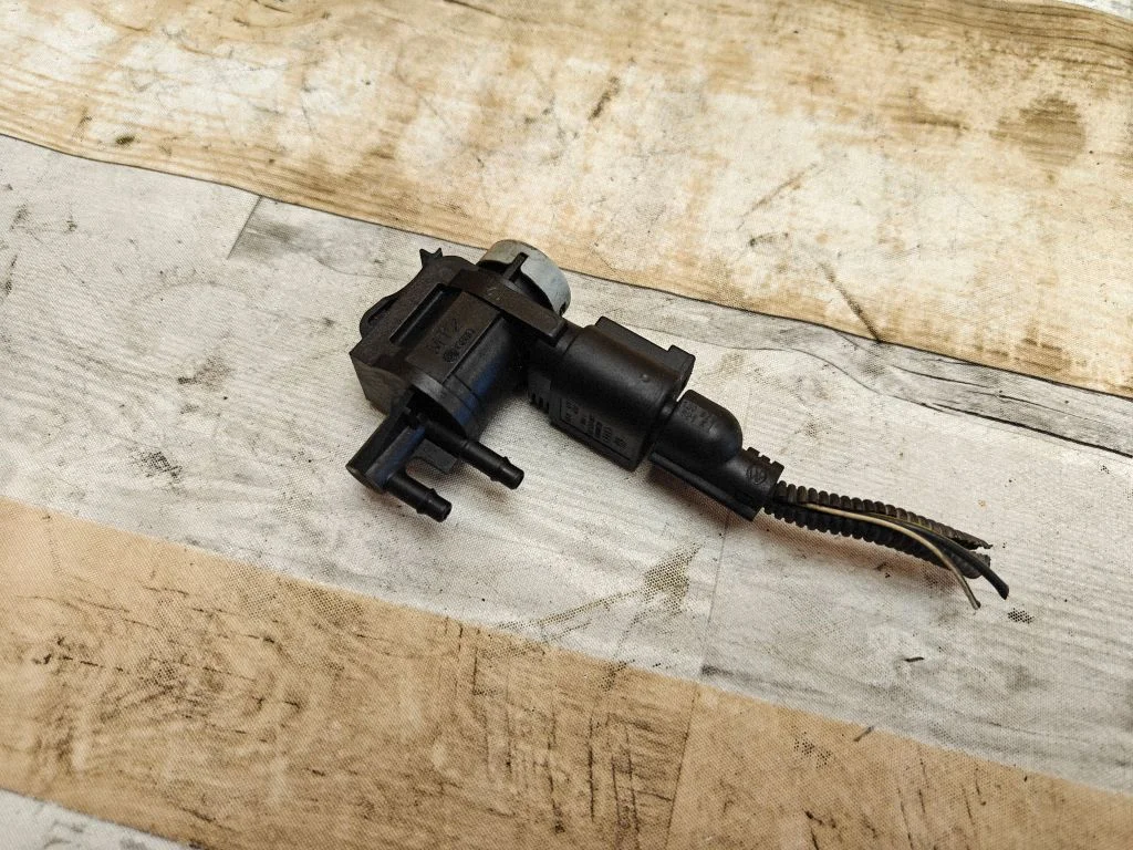 Zawór elektromagnetyczny turbo 1K0906283A