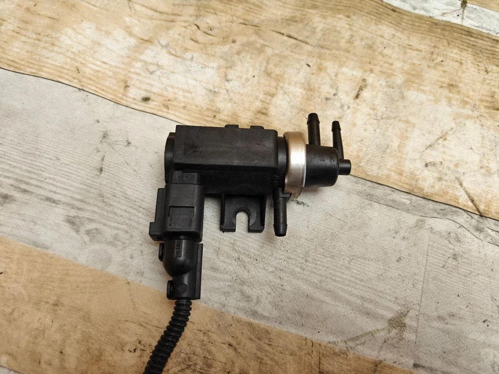 Zawór elektromagnetyczny turbo 1J0906627