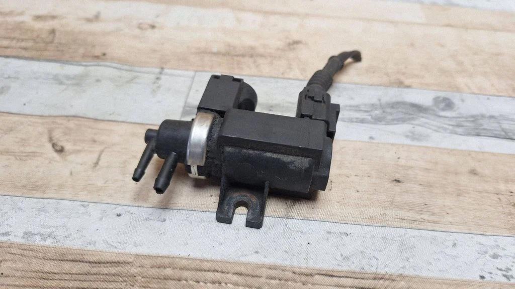 Zawór elektromagnetyczny turbo 8E0906628C