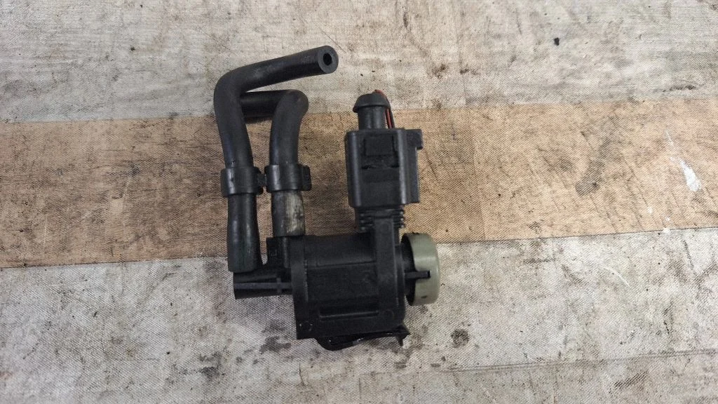 Turbo solenoid valve 1K0906283A