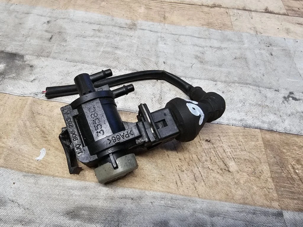Zawór elektromagnetyczny turbo 1J0906283A