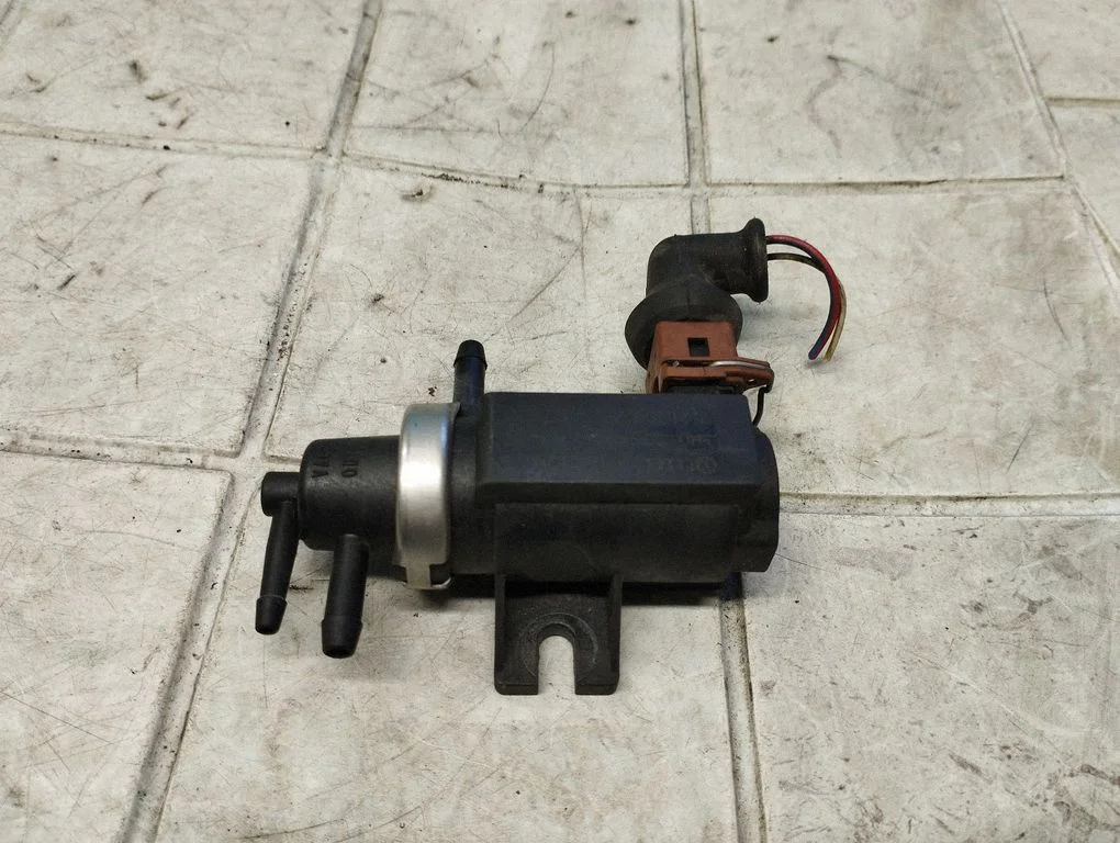 Zawór elektromagnetyczny turbo 1H0906627