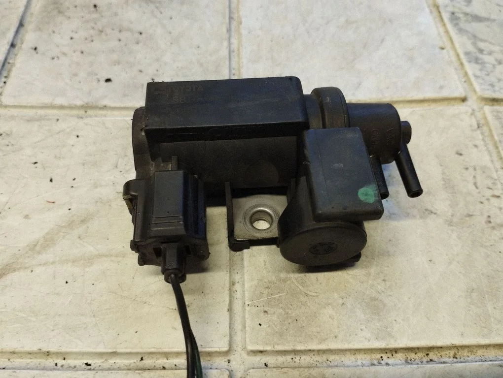 Turbo solenoid valve – Toyota Corolla Verso AR10 (2004-2009)