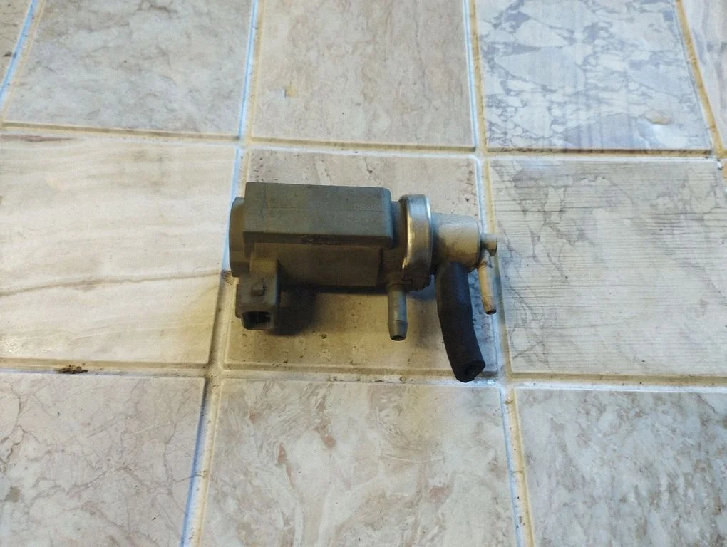 Zawór elektromagnetyczny turbo 059906627A
