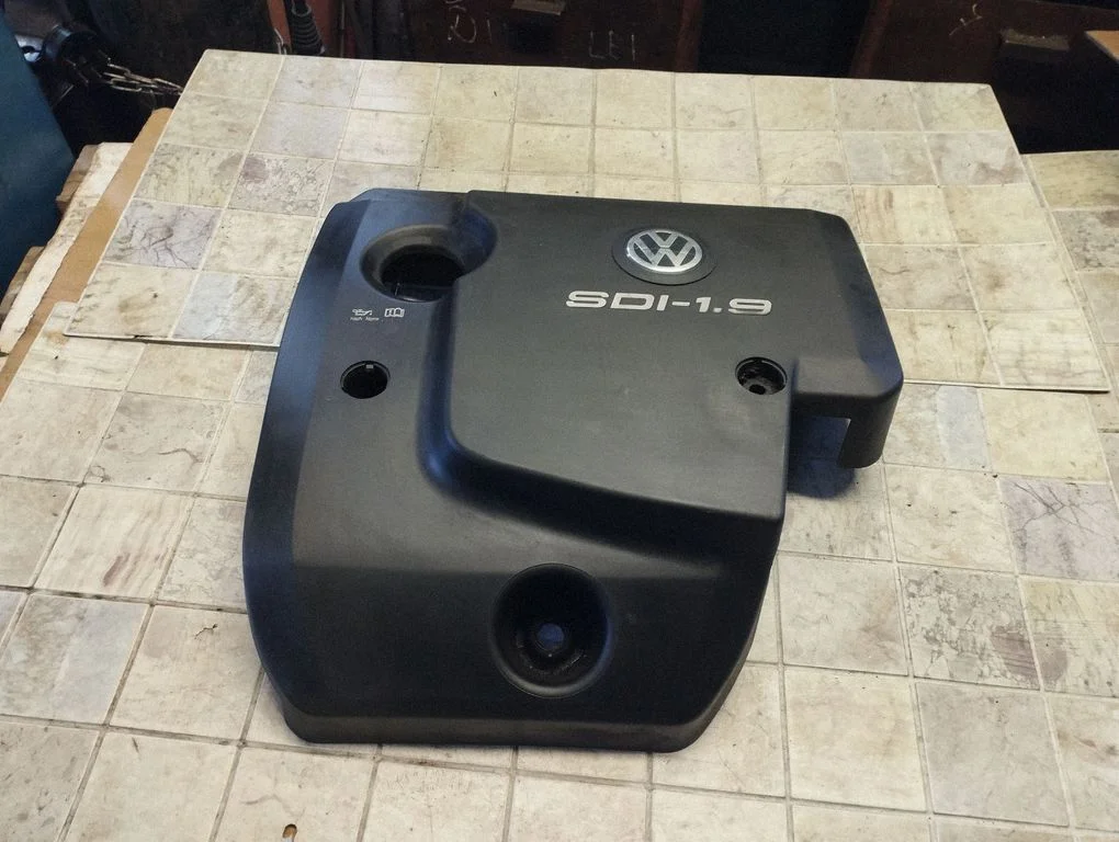 Engine cover (trim) – Volkswagen Golf IV (1998-2005)