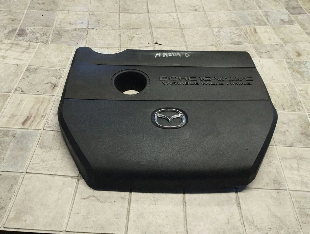 Engine cover (trim) LF96102F1