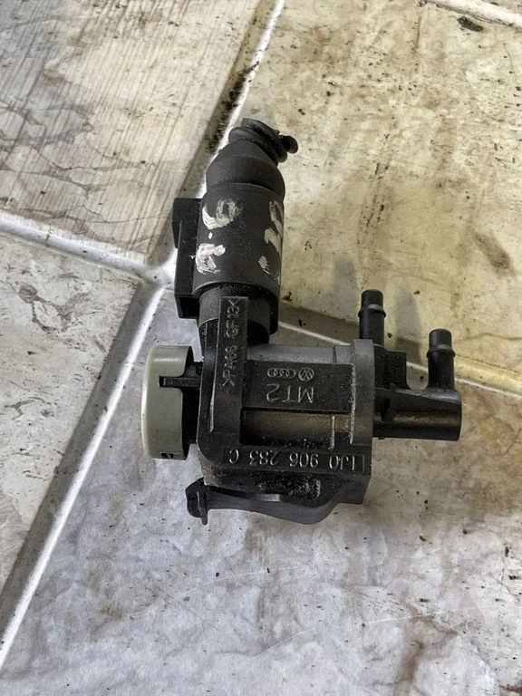 Zawór elektromagnetyczny turbo 1J0906283C