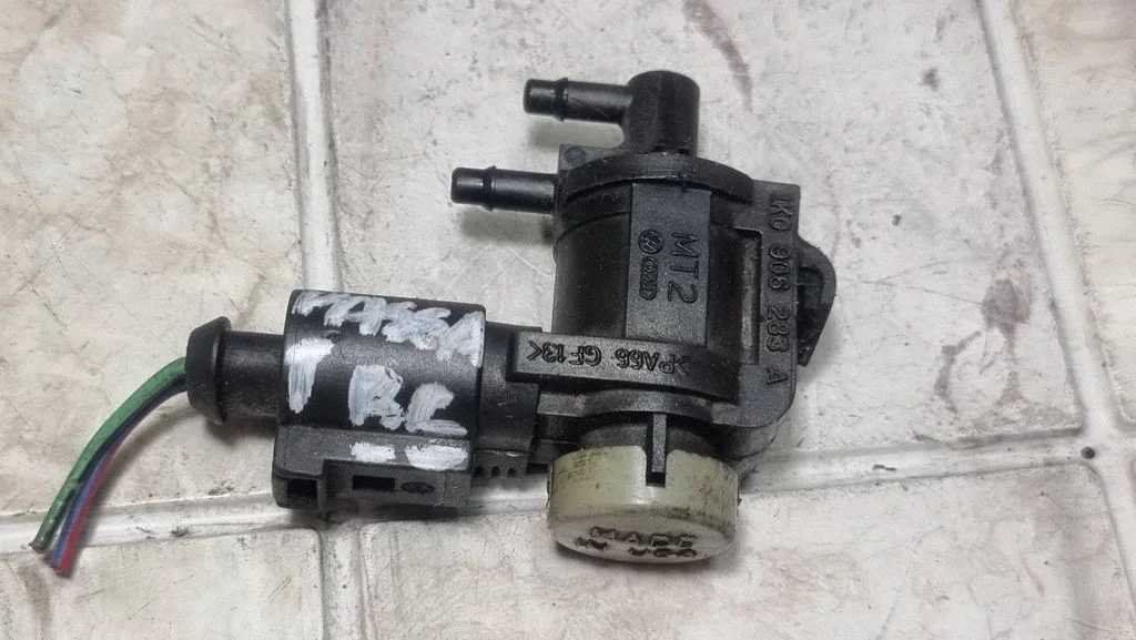 Turbo solenoid valve 1K0906283A