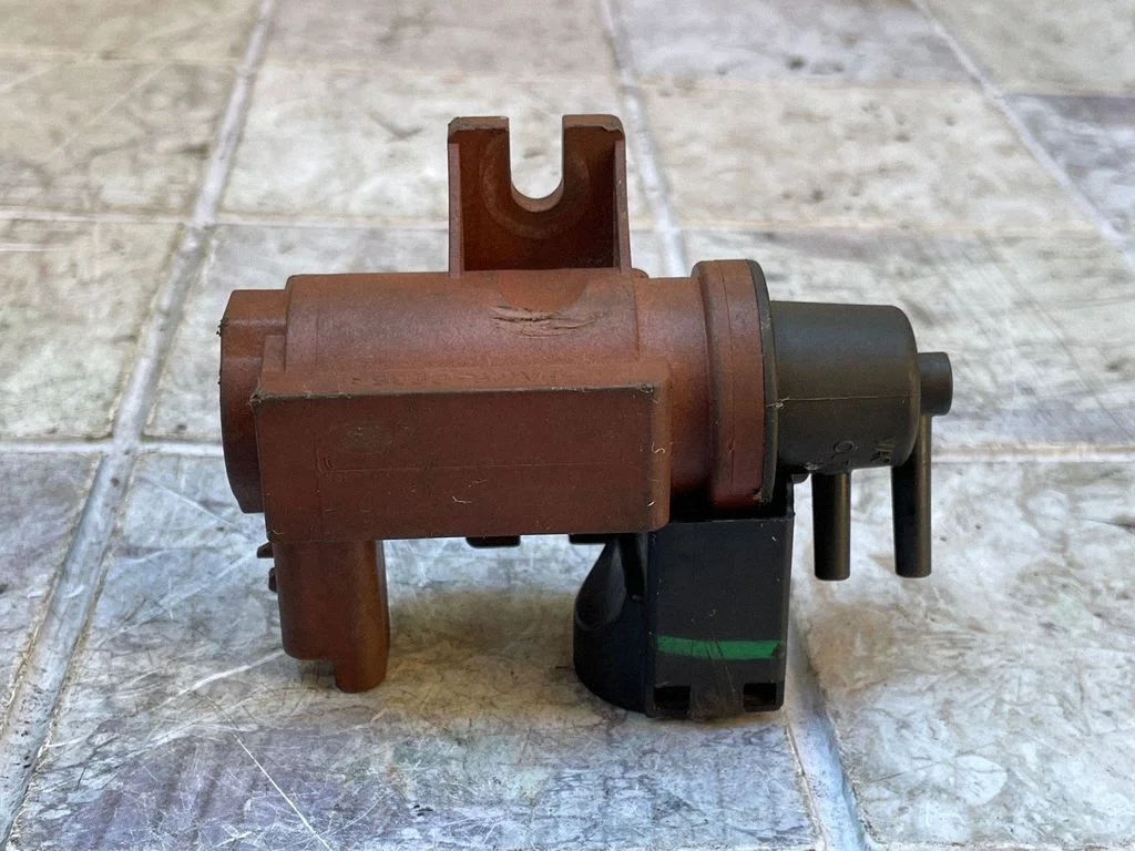 Zawór elektromagnetyczny turbo 6G9Q9E882CA