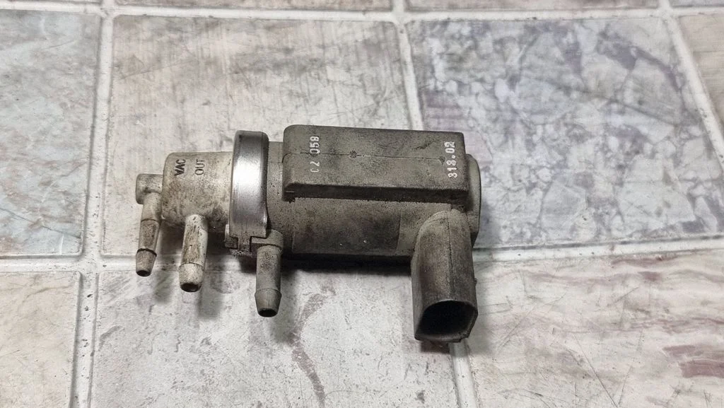 Zawór elektromagnetyczny turbo 059906627C