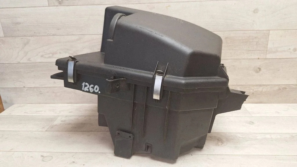 Air filter box 8638962