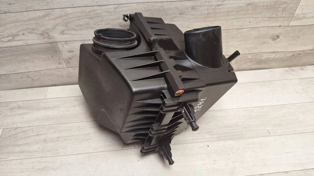 Air filter box 13275926