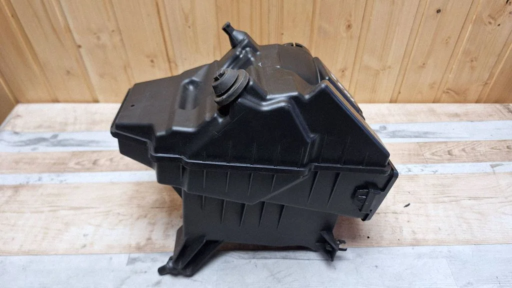 Air filter box 3LM00