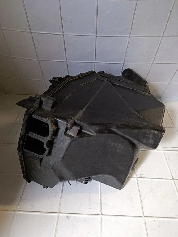 Air filter box