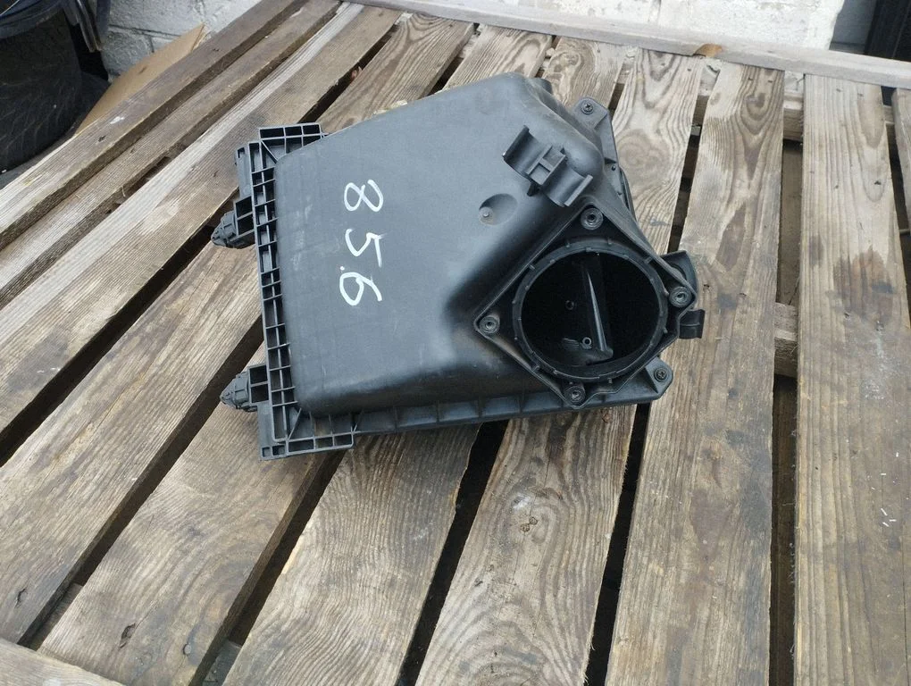 Air filter box 06C133837J