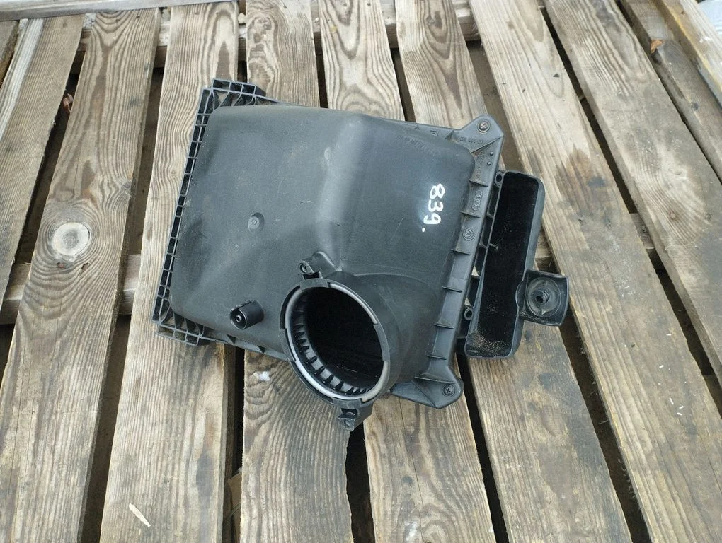 Air filter box 06C133843