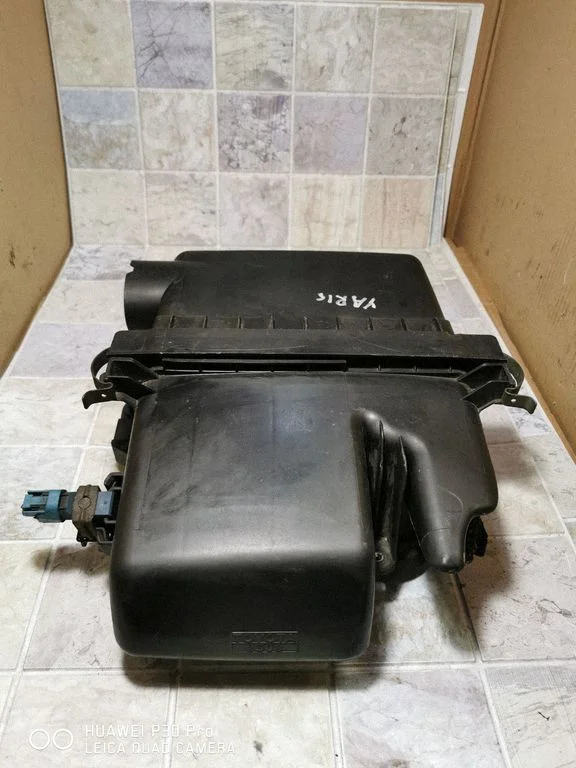 Air filter box – Toyota Yaris Verso (1999-2005)