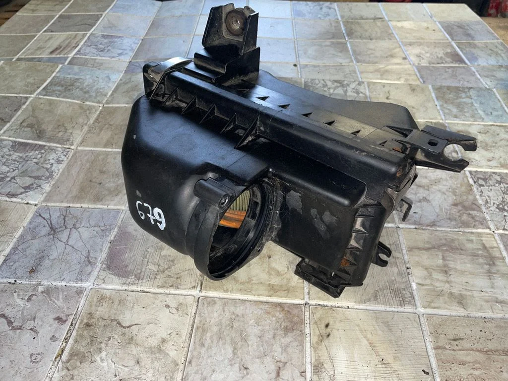 Air filter box – Mitsubishi Colt (2004-2008)