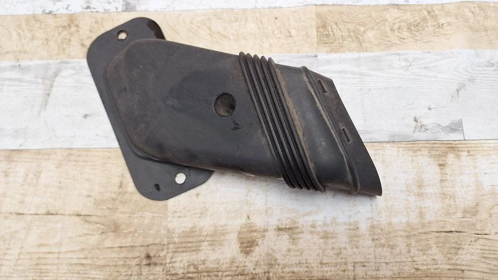 Air intake duct part 7M519E635GD