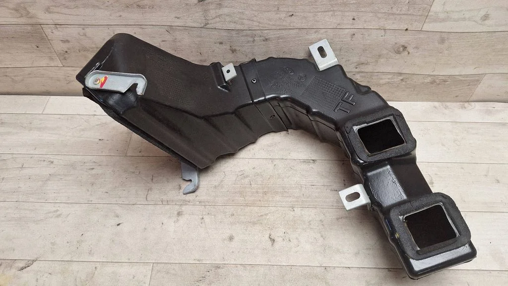 Air intake duct part 375714U000