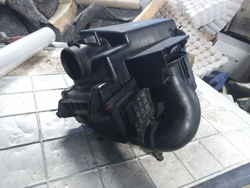 Air filter box L813