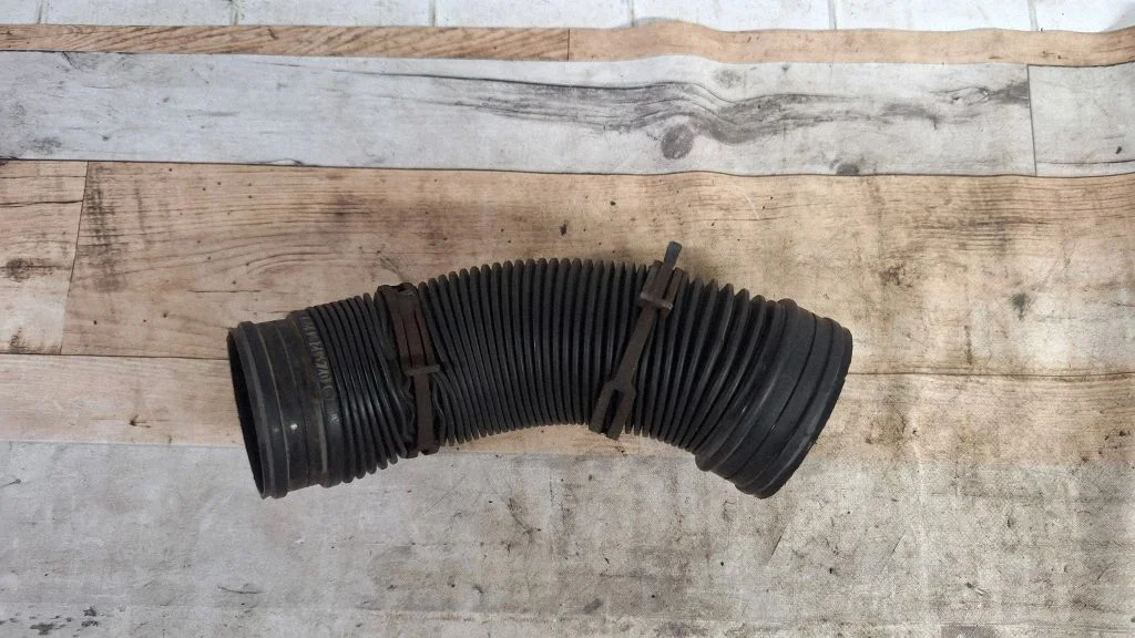 Air intake duct part – Volkswagen Transporter - Caravelle T4 (1991-2003)