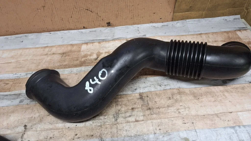 Air intake duct part – Mercedes-Benz Sprinter W901 W902 W903 W904 (1995-2007)