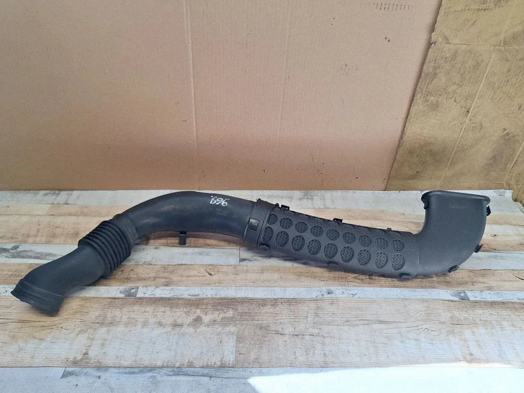 Air intake duct part – Opel Vectra C (2005-2009)