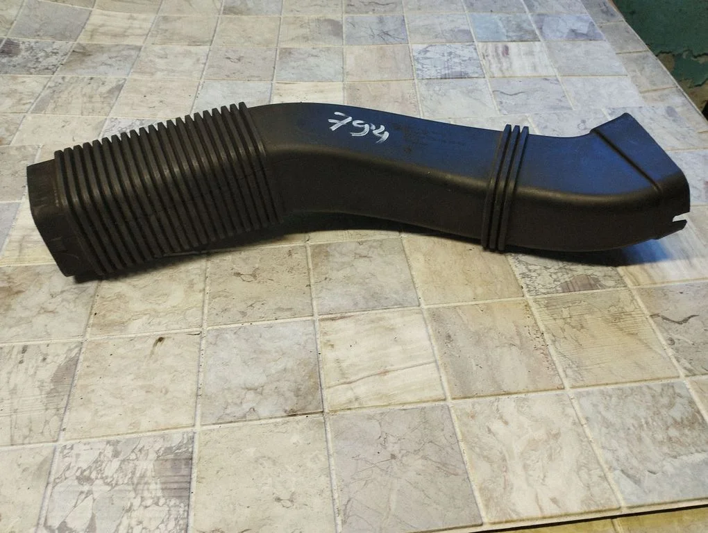 Air intake duct part – BMW 7 Series F01 F02 F03 F04 (2008-2016)