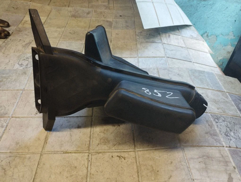 Air intake duct part MN110585