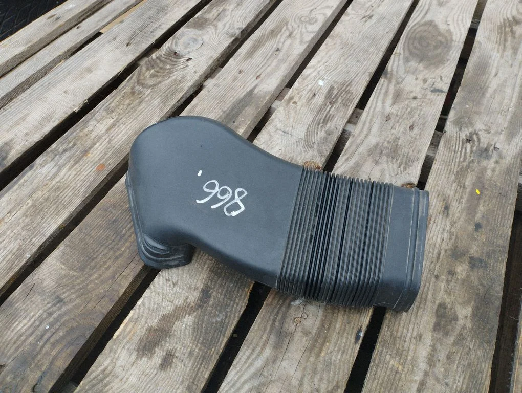 Air intake duct part 8D0129617E