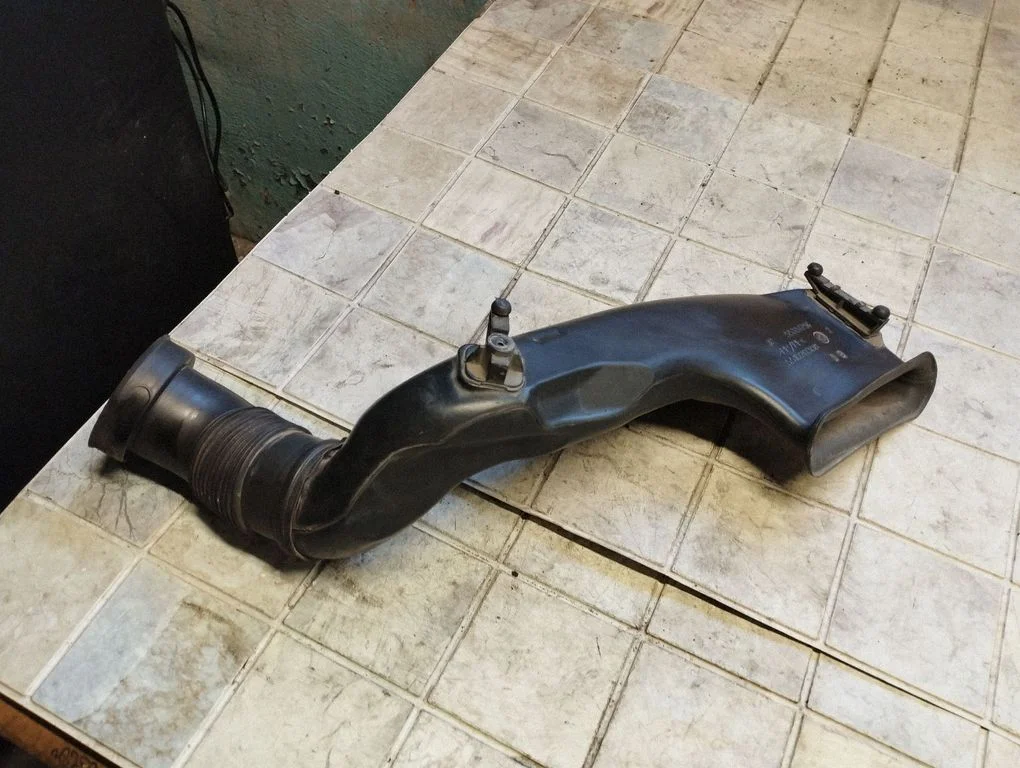 Gaisa ieplūdes kanāla detaļa (-as) – Opel Astra H (2004-2012)