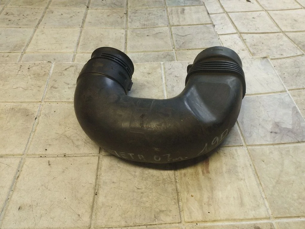 Air intake duct part – Volkswagen Jetta V (2005-2010)