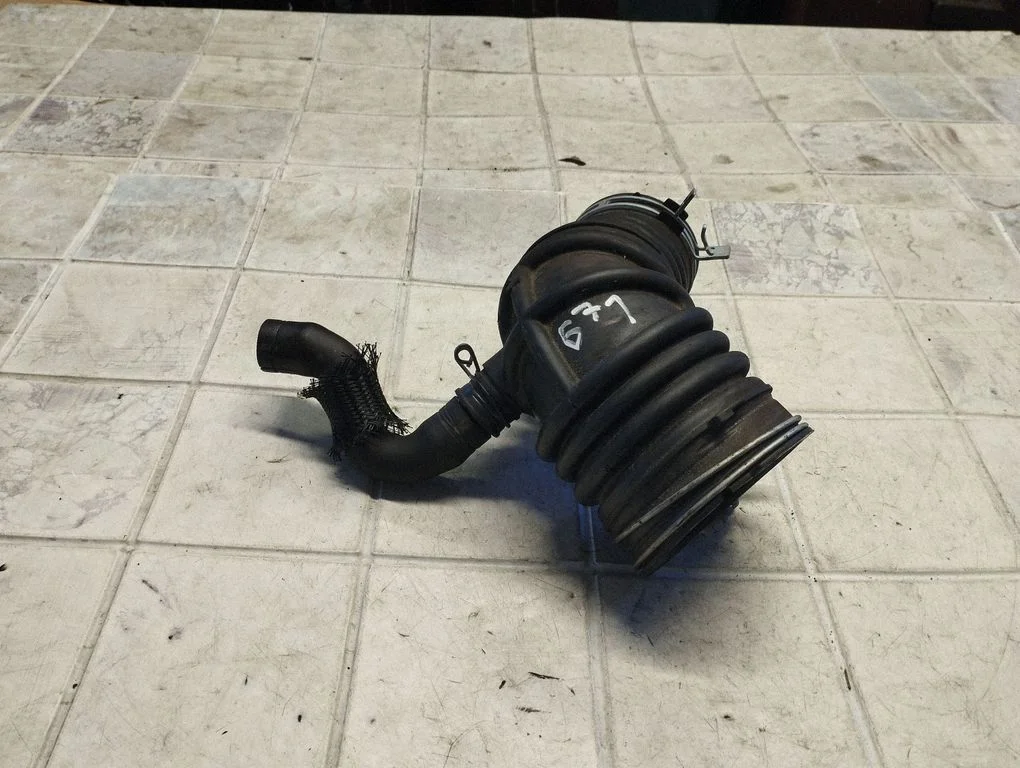 Turbo õhu sisselasketoru/ -voolik – Toyota RAV 4 (XA30) (2006-2016)