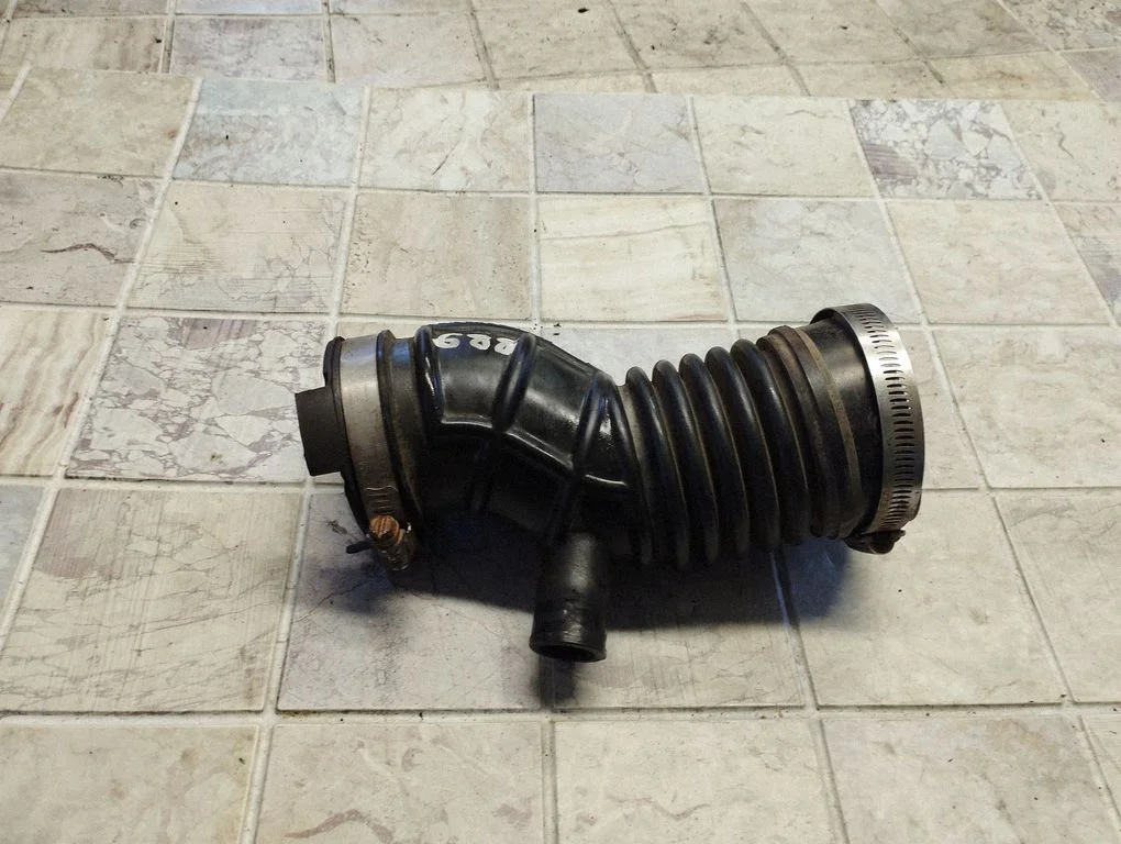 Turbo õhu sisselasketoru/ -voolik 14462AA510