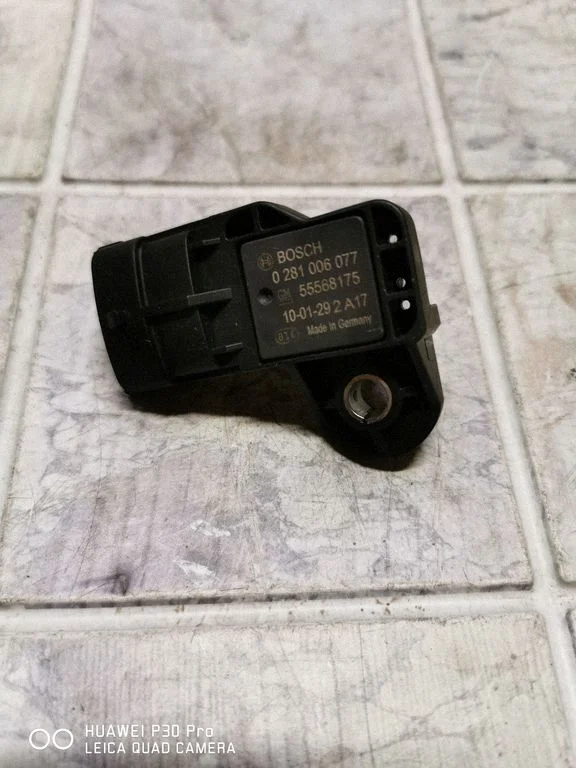 Air pressure sensor 0281006077