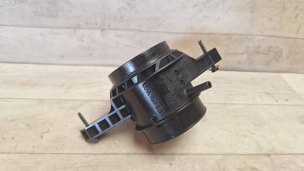 Mass air flow meter AV619C623CB