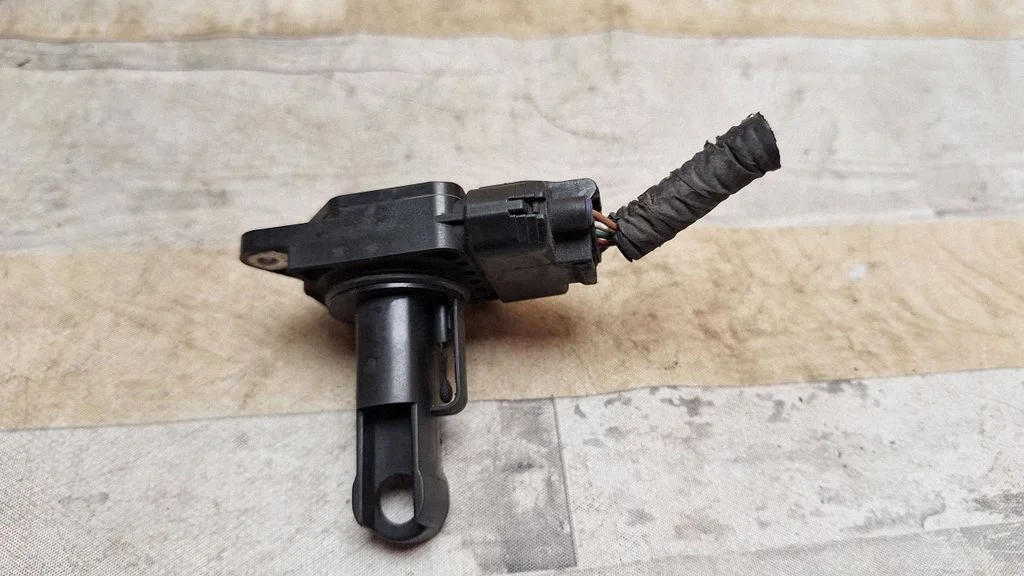 Mass air flow meter 2220422010